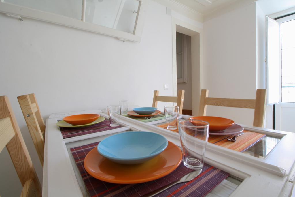 Bairro Alto Window - Cozy Spot In A Buzzing Locale Appartement Lissabon Buitenkant foto